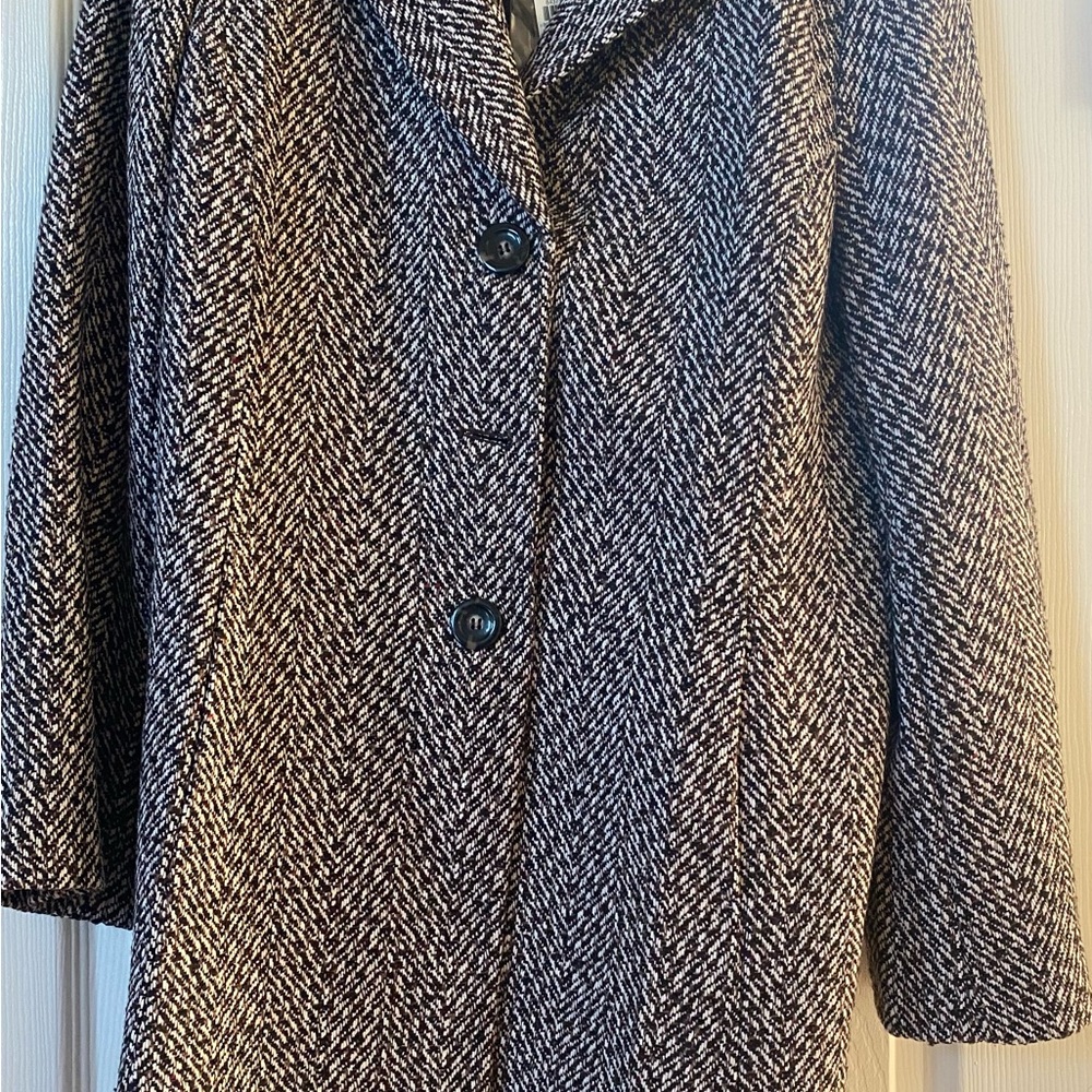 Ann Taylor fully-lined Winter coat.